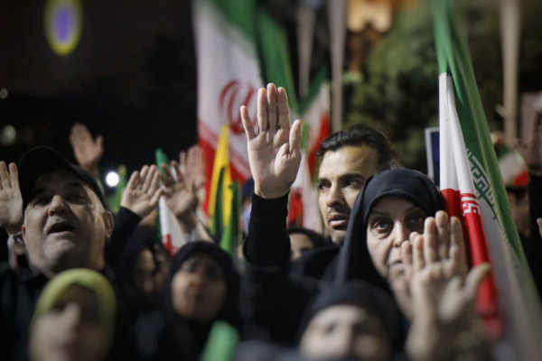 هنوز بعد از پنجاه و چهارمین شب ، صدای جهاد تبیین از میدان های اصلی شهر کرمان بلند است.