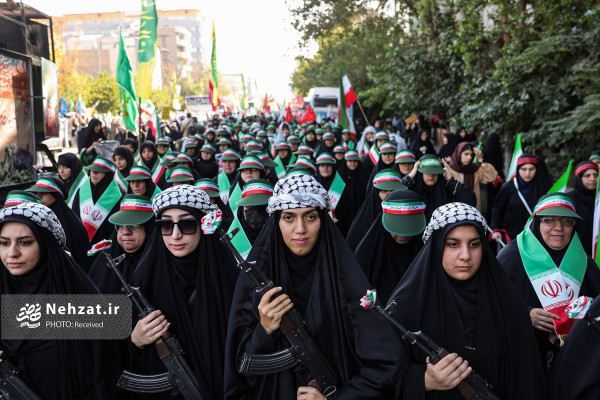 «ایران کے لیے قربانی» کے 313 ہزار رضاکاروں کی بڑی فوجی مشق منعقد ہوئی