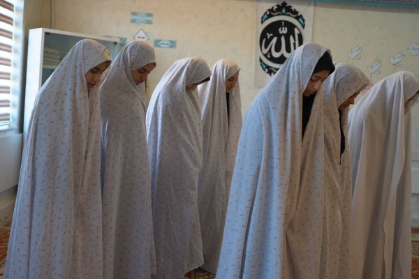 مشق عشق نوجهادانه ها در مدرسه خدیجه اردبیل