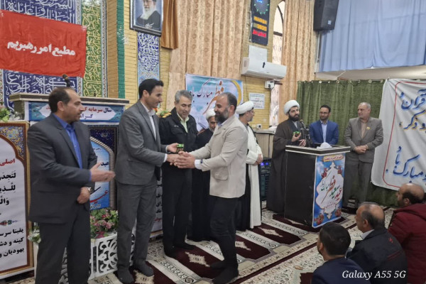 تجلیل از فعالان قرآنی نهضت زندگی با آیه ها در شهرستان بدره