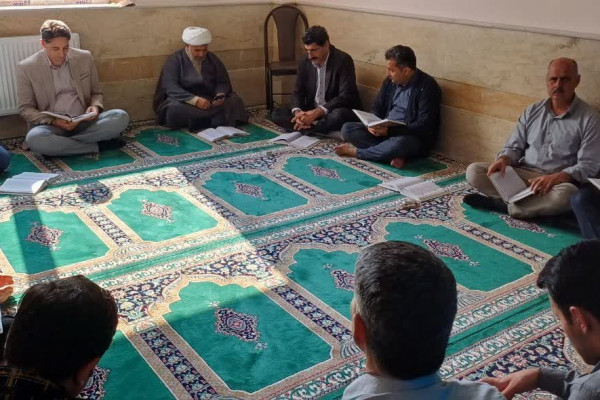 اجرای طرح زندگی با آیه‌ها در ادارات شهرستان بدره