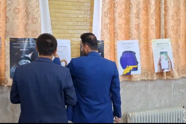 نمایشگاه پوستر زندگی با آیه ها در مساجد شهرستان بدره