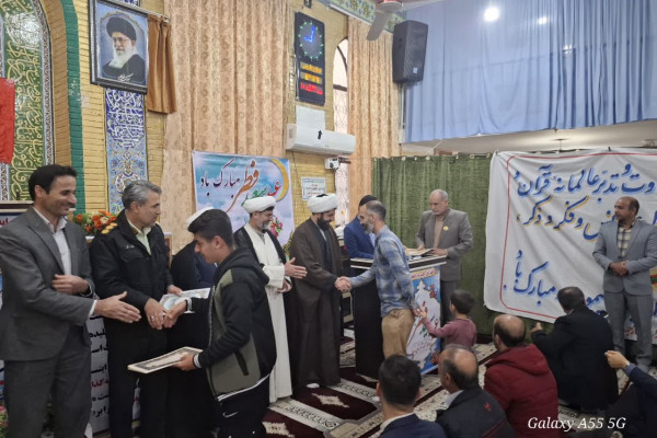 تجلیل از فعالان قرآنی نهضت زندگی با آیه ها در شهرستان بدره