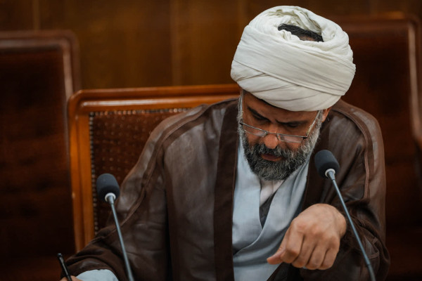 مسلمان تجربه تنگه احد را دارند و تنگه هرمز را رها نخواهد