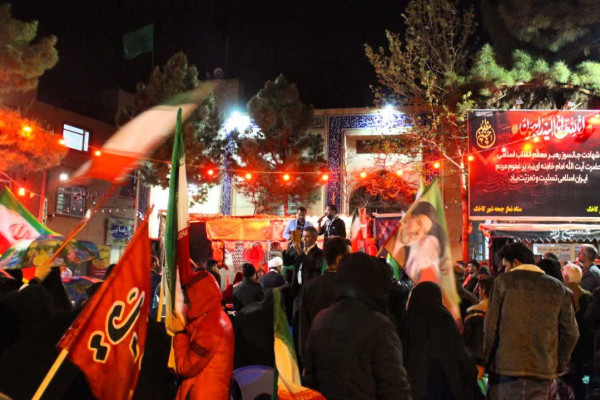 باران، وحدت را شکوفا کرد: موج سی‌وپنجم تجمع مردم کاخک در زیر باران شدید