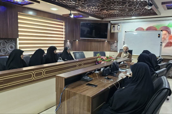 هم‌اندیشی مجموعه «دختران حاج قاسم» در شهرکرد