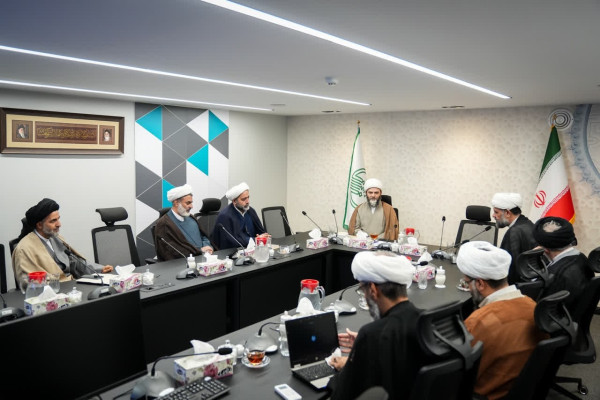 تبلیغ دین فقط وظیفه روحانیون نیست