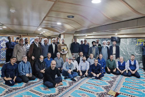 زیارت عاشورا به یاد شهید والامقام «حجت الاسلام علی خاکسار» در ساختمان های نواب و شیرازی برگزار شد.